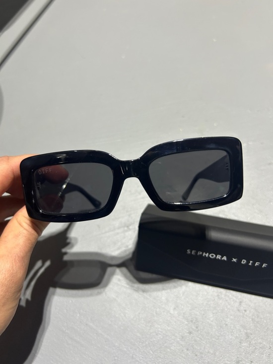 (NEW) Sephora x DIFF Indy Black Chunky Polarized Sunglasses with Hard Case